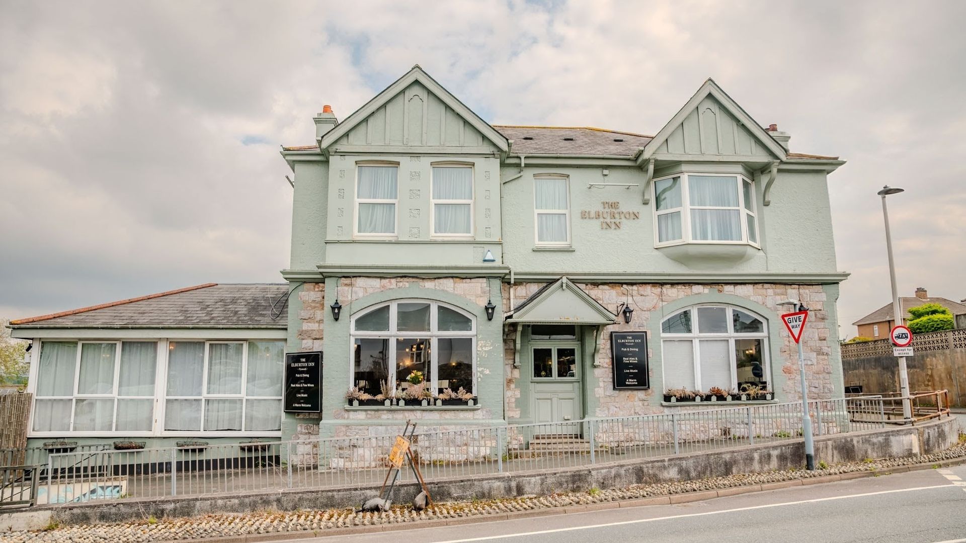 Elburton Hotel