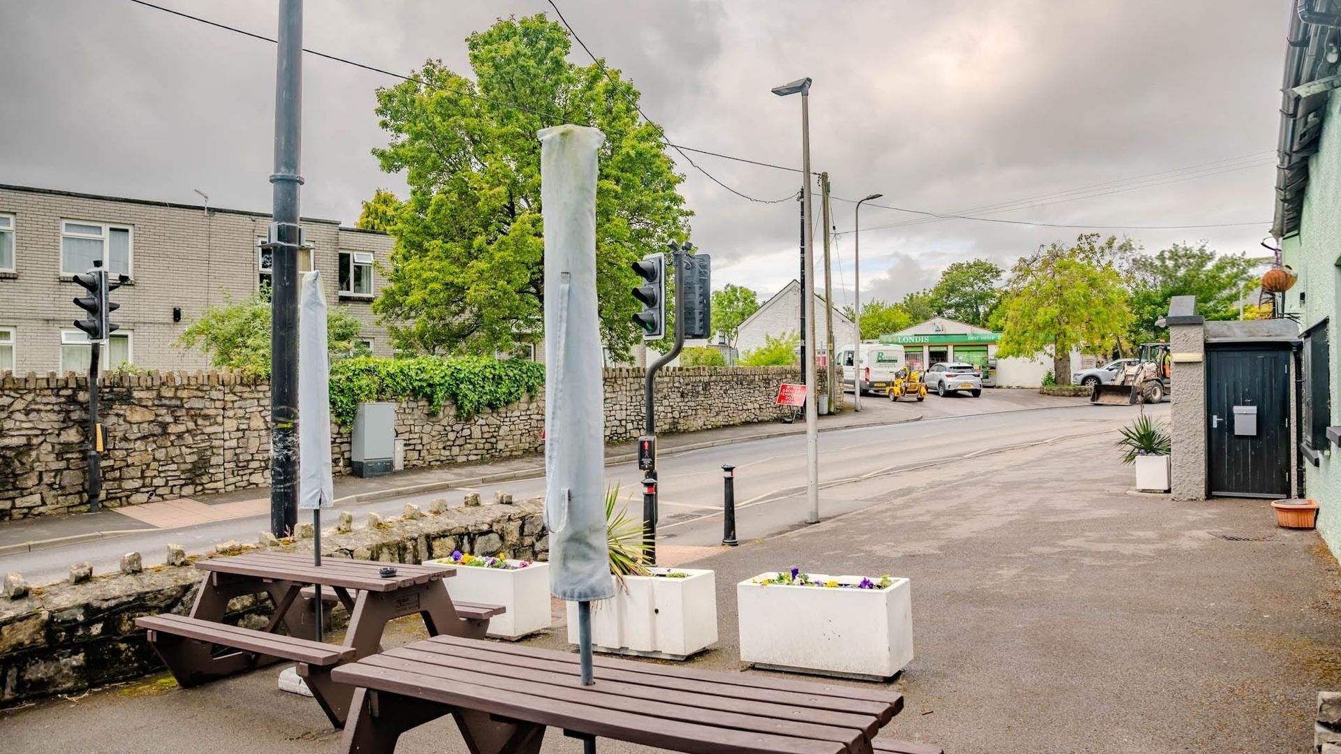 Three Horseshoes