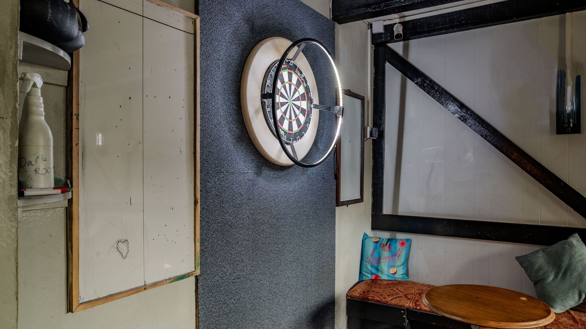 Three Horseshoes