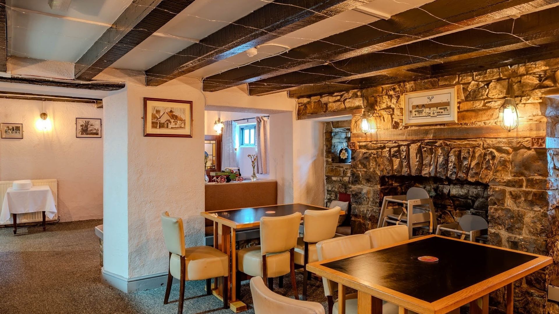 Three Horseshoes