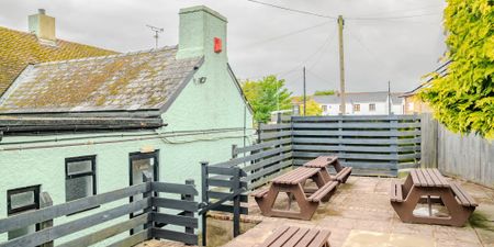 Three Horseshoes