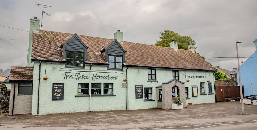 Three Horseshoes