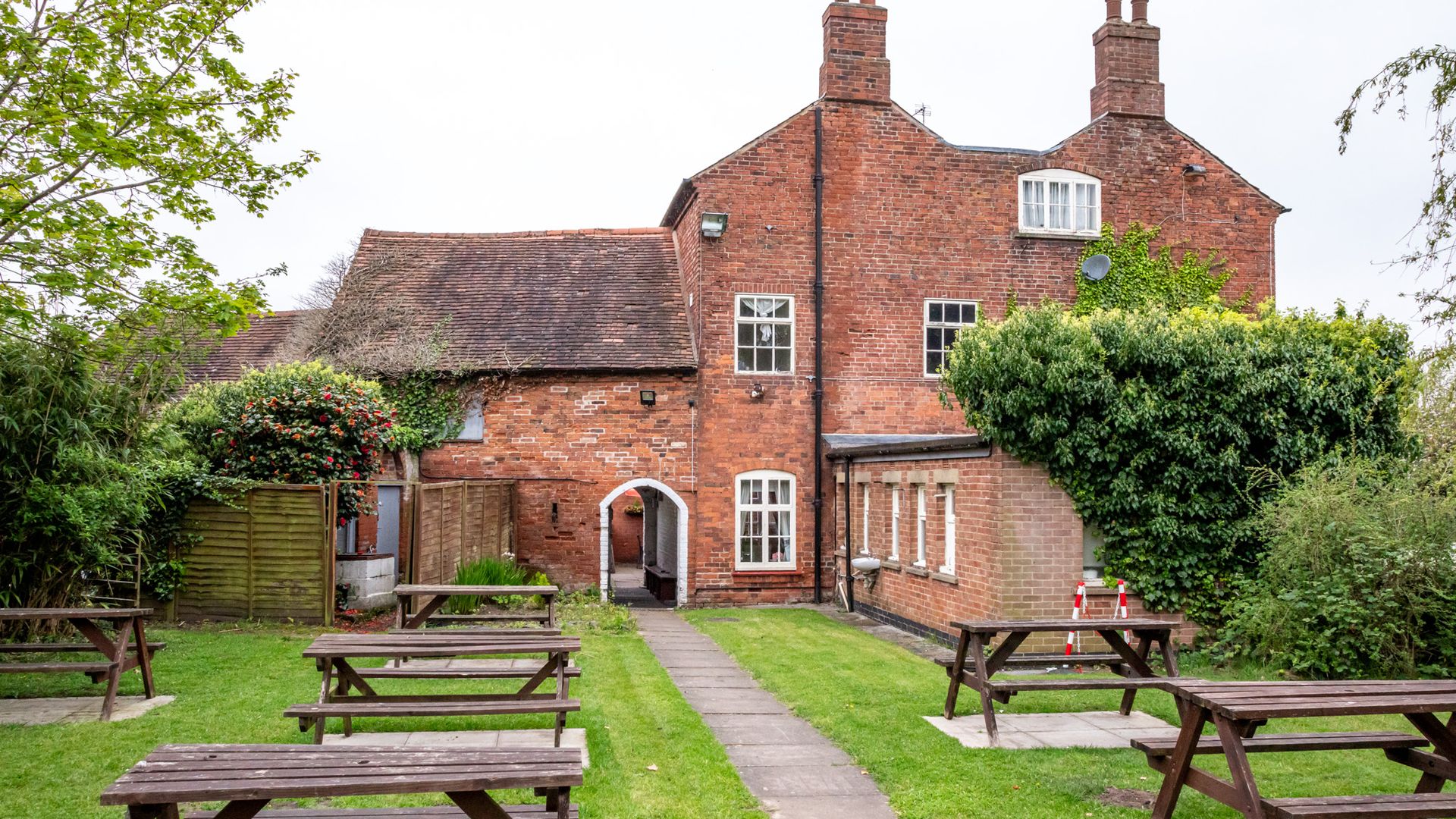 Globe Inn