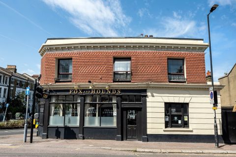 Fox & Hounds