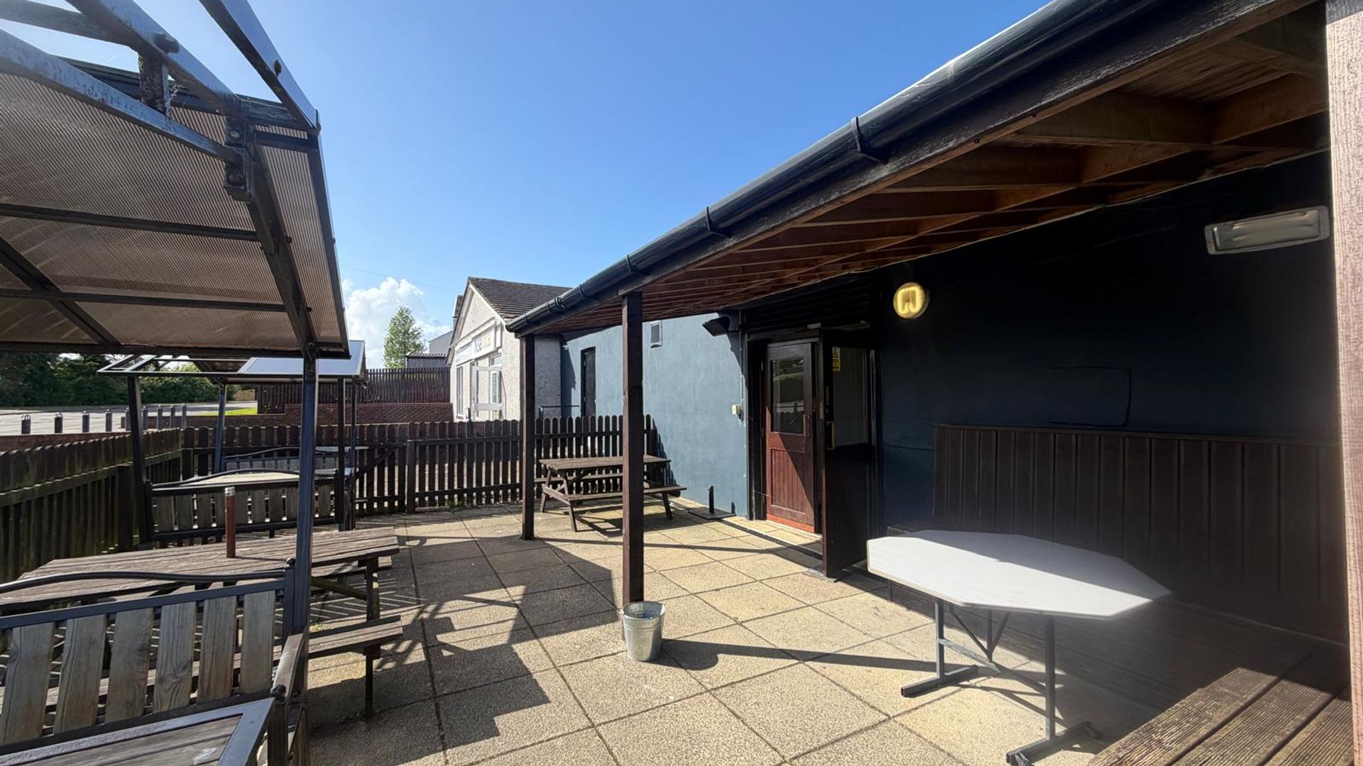 Lochside Tavern