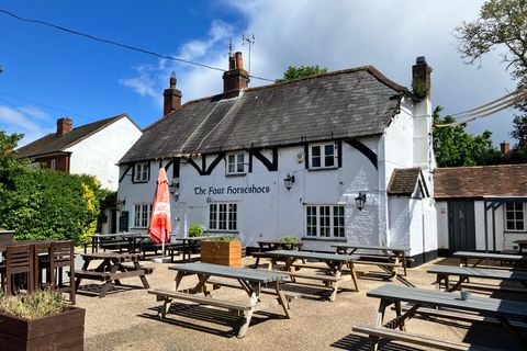 Four Horseshoes