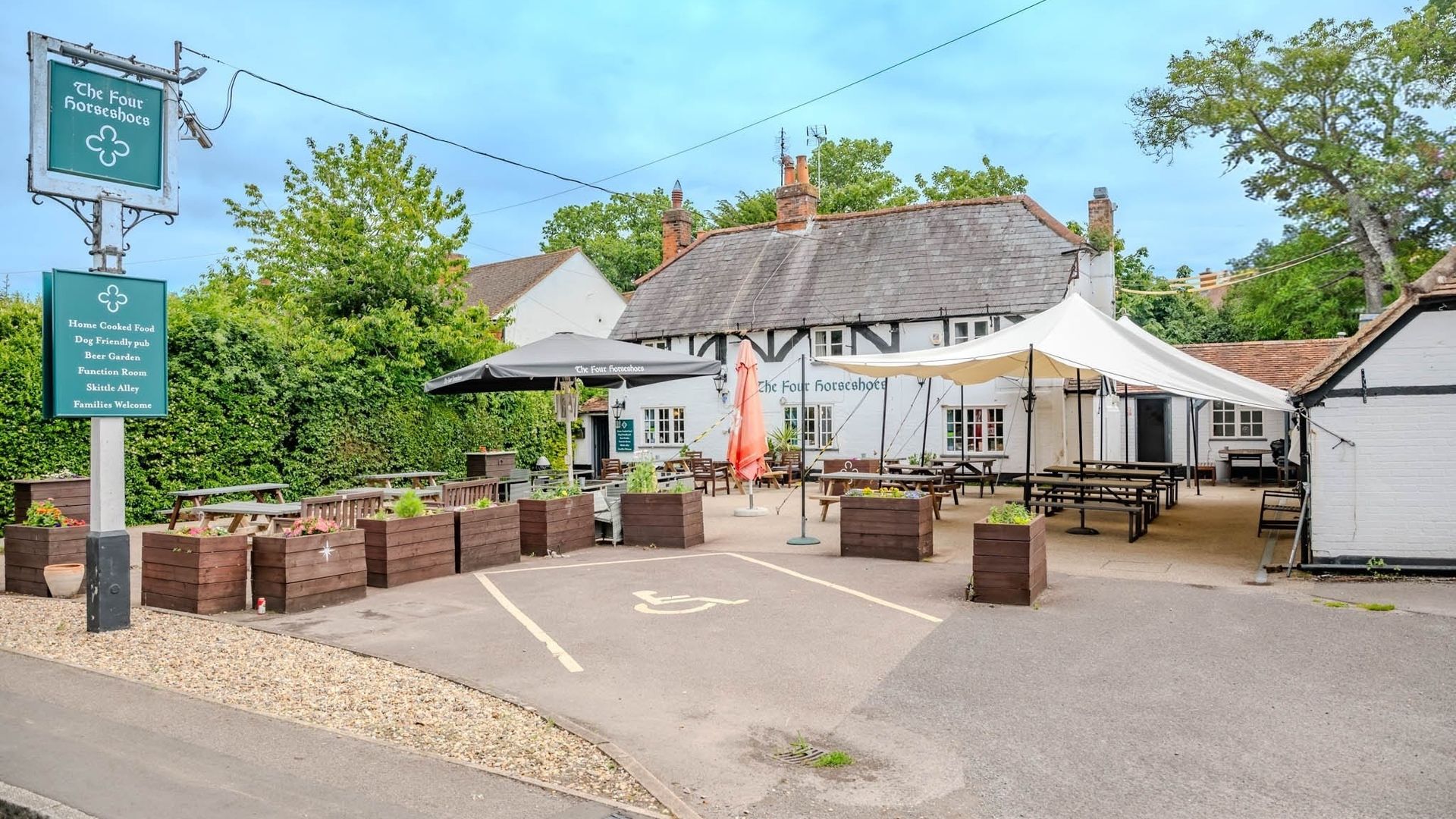 Four Horseshoes