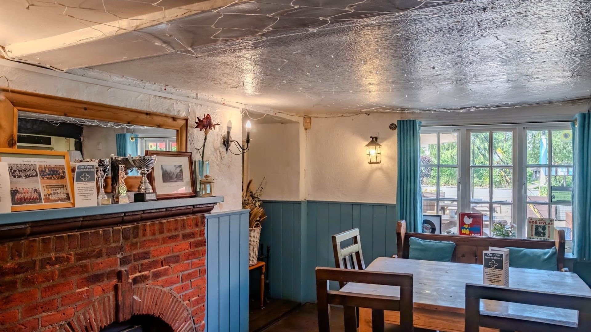 Four Horseshoes
