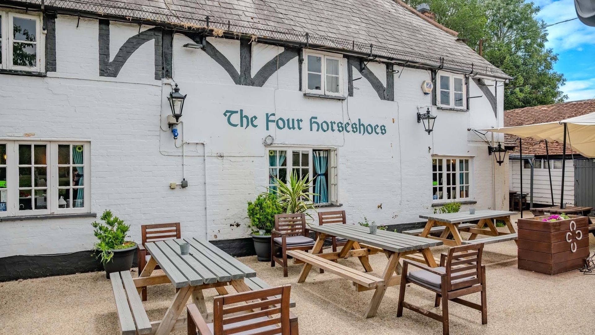 Four Horseshoes