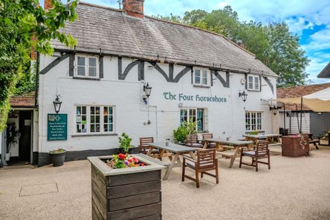 Four Horseshoes