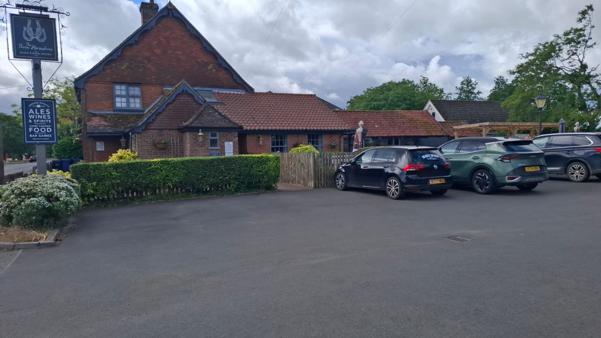 Three Horseshoes