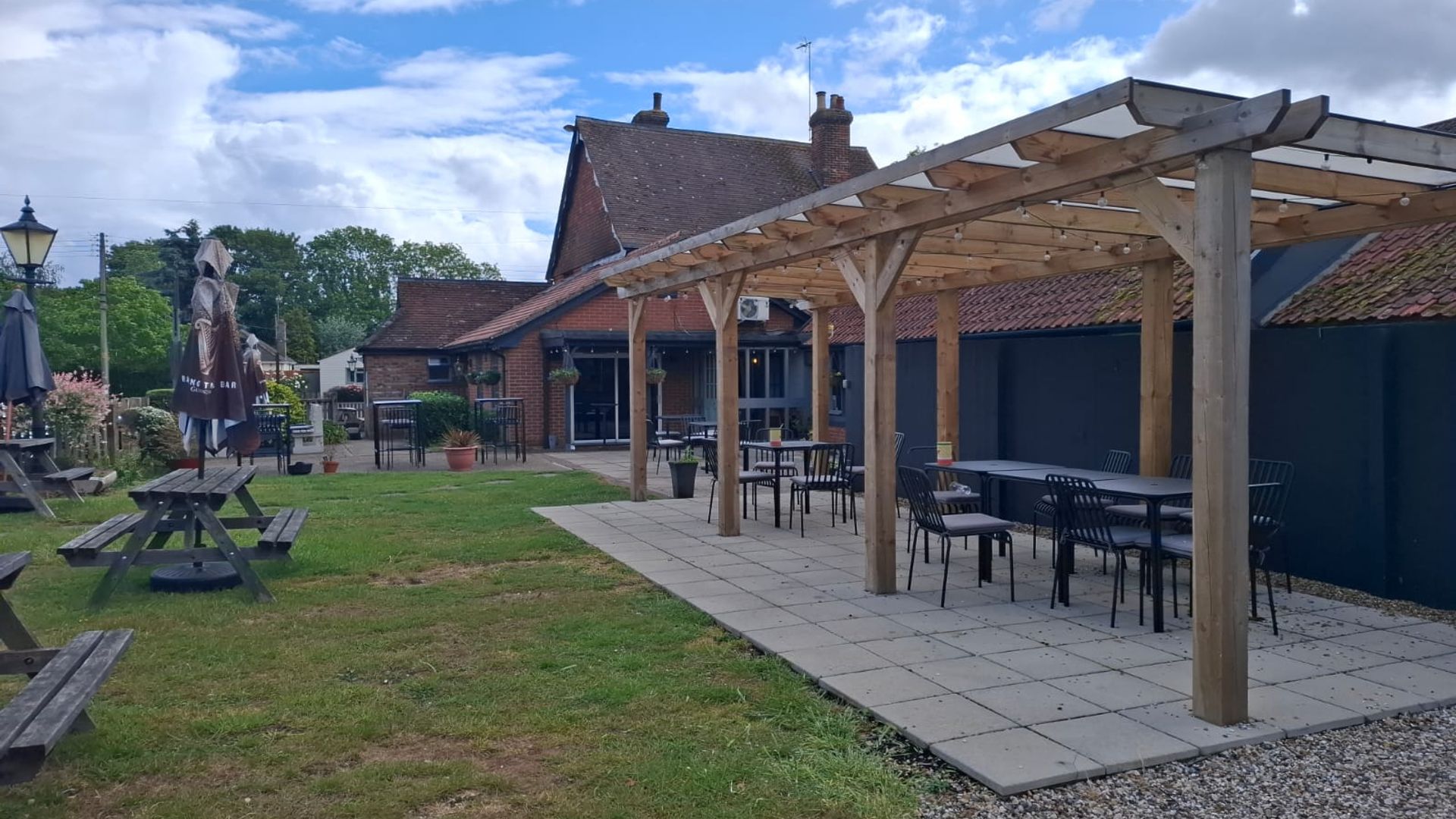 Three Horseshoes