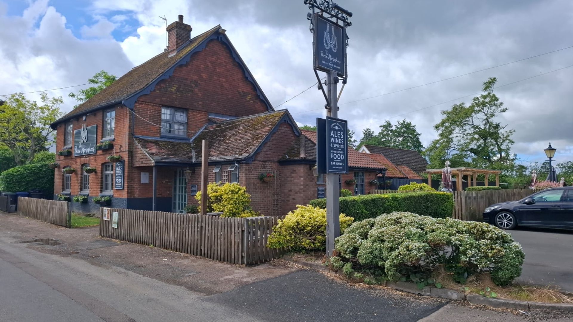 Three Horseshoes