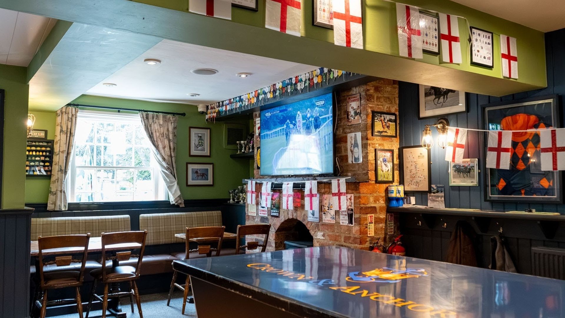 Crown And Anchor