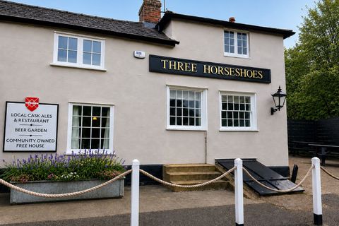 Three Horseshoes