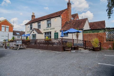 Half Moon