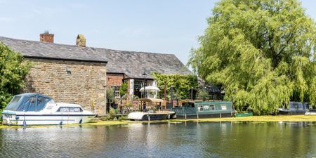 Th'Owd Tithe Barn