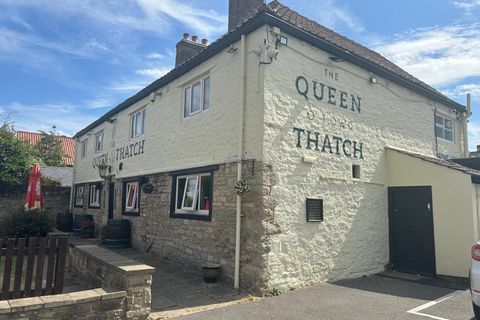 Queen O Towd Thatch