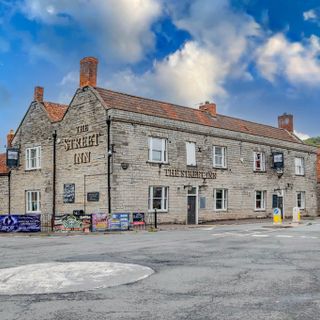 Street Inn