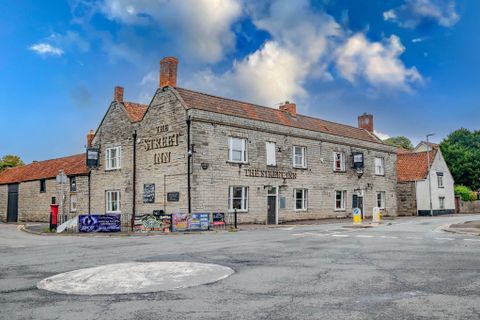 Street Inn