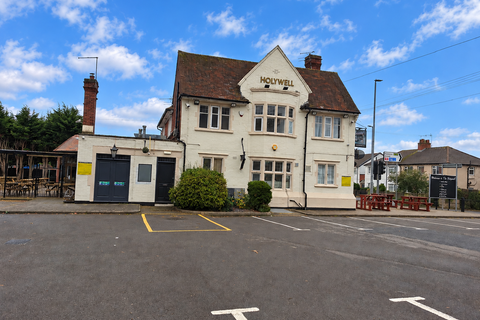 Holywell Inn