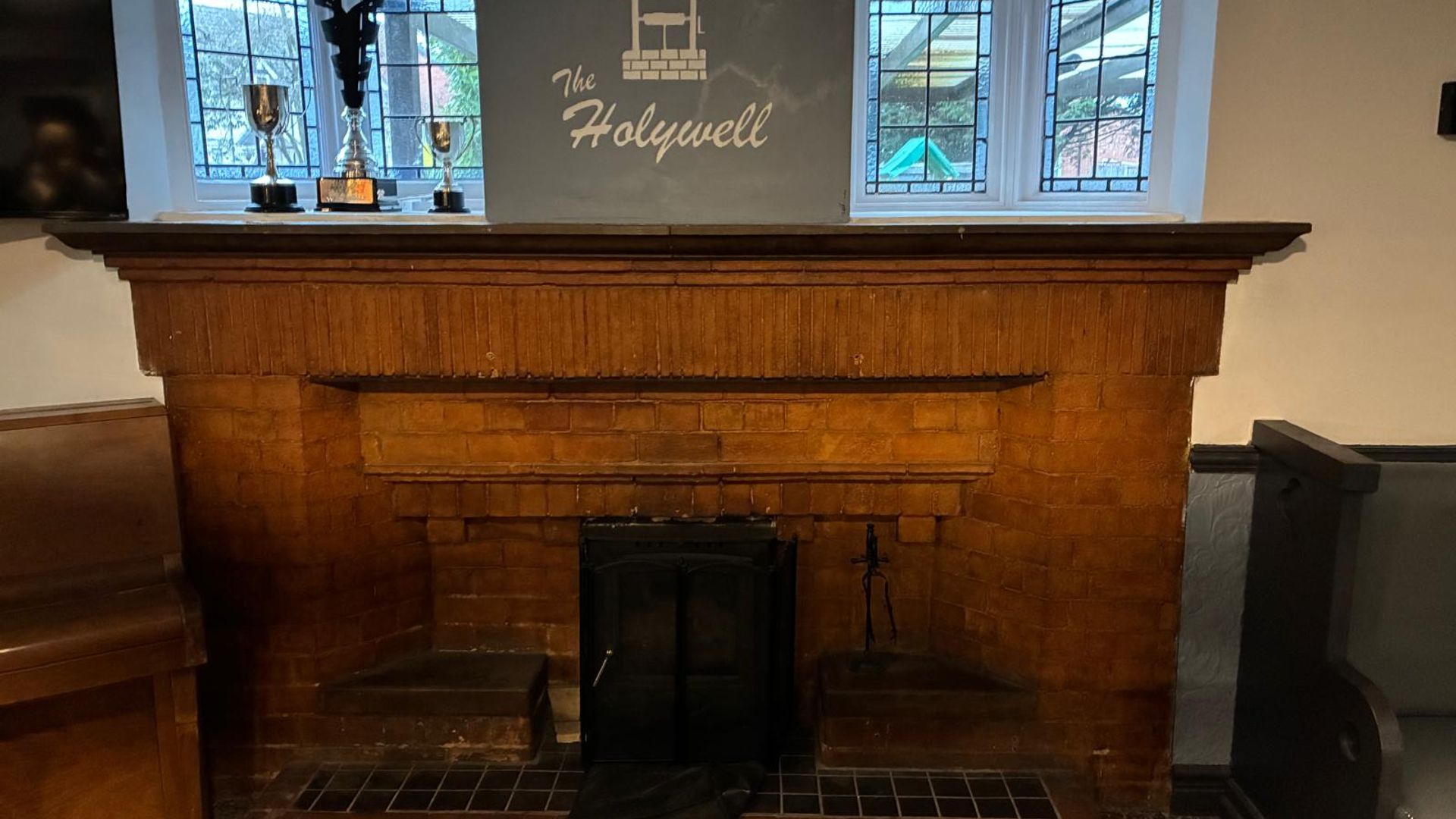 Holywell Inn