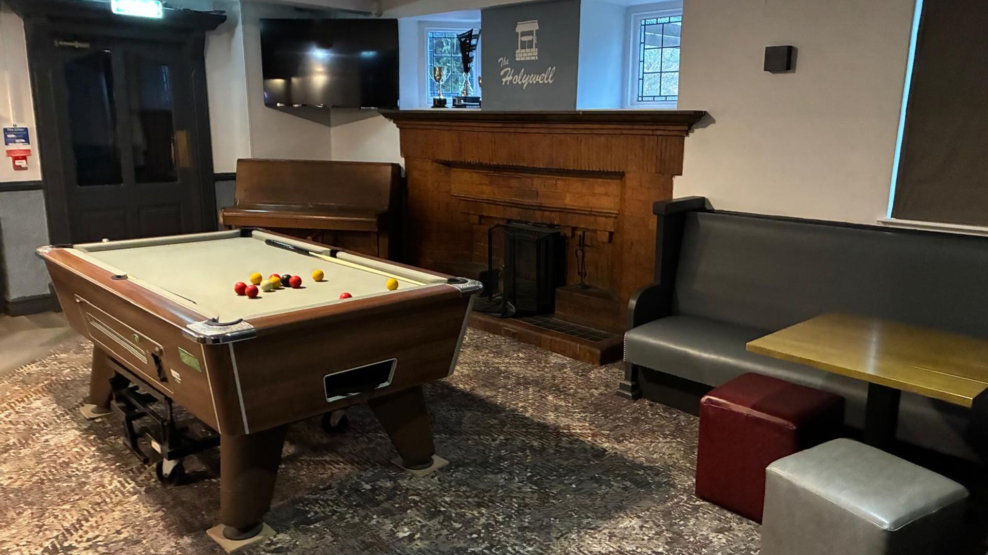 Holywell Inn