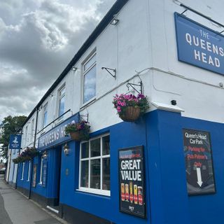 Queens Head Hotel