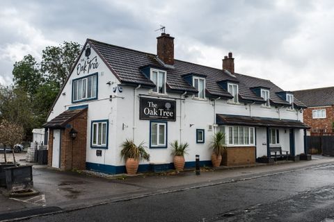 Oak Tree Inn