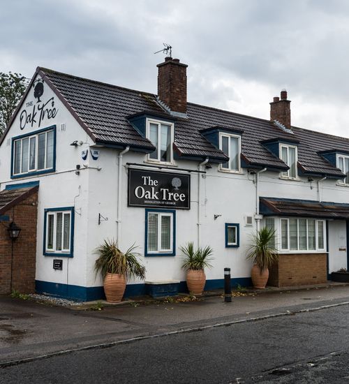 Oak Tree Inn