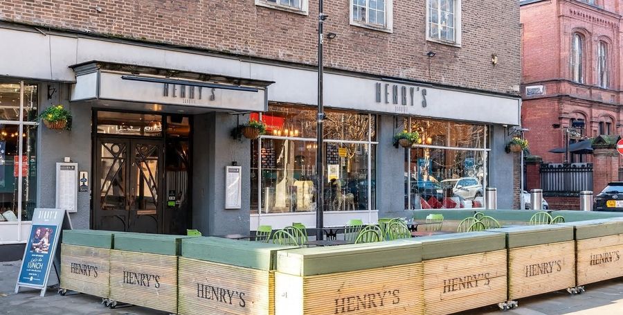 Henrys Cafe Bar