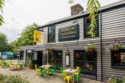 Albion Taverna