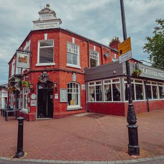 Castell-Nedd Arms