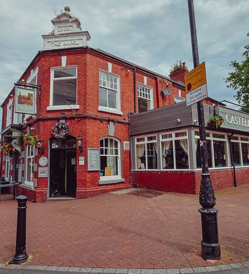 Castell-Nedd Arms