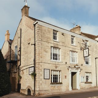 Falcon Hotel