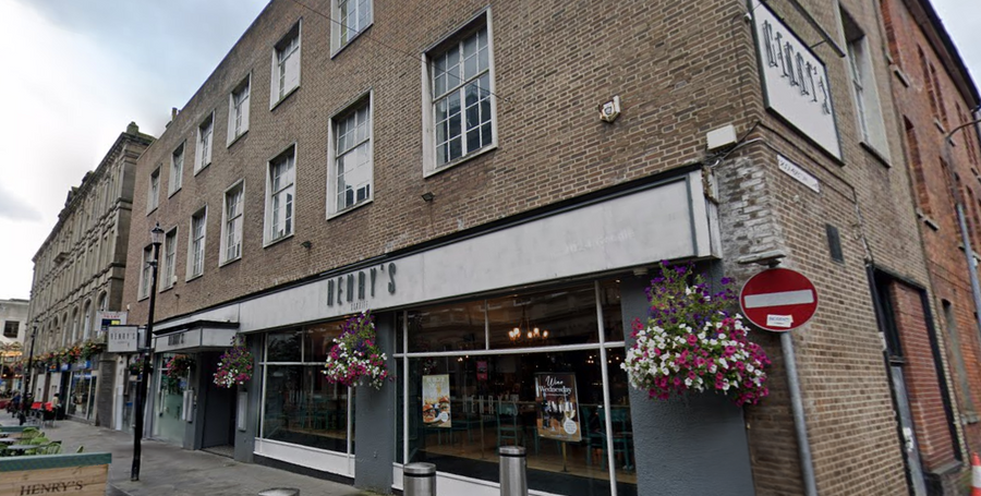Henrys Cafe Bar