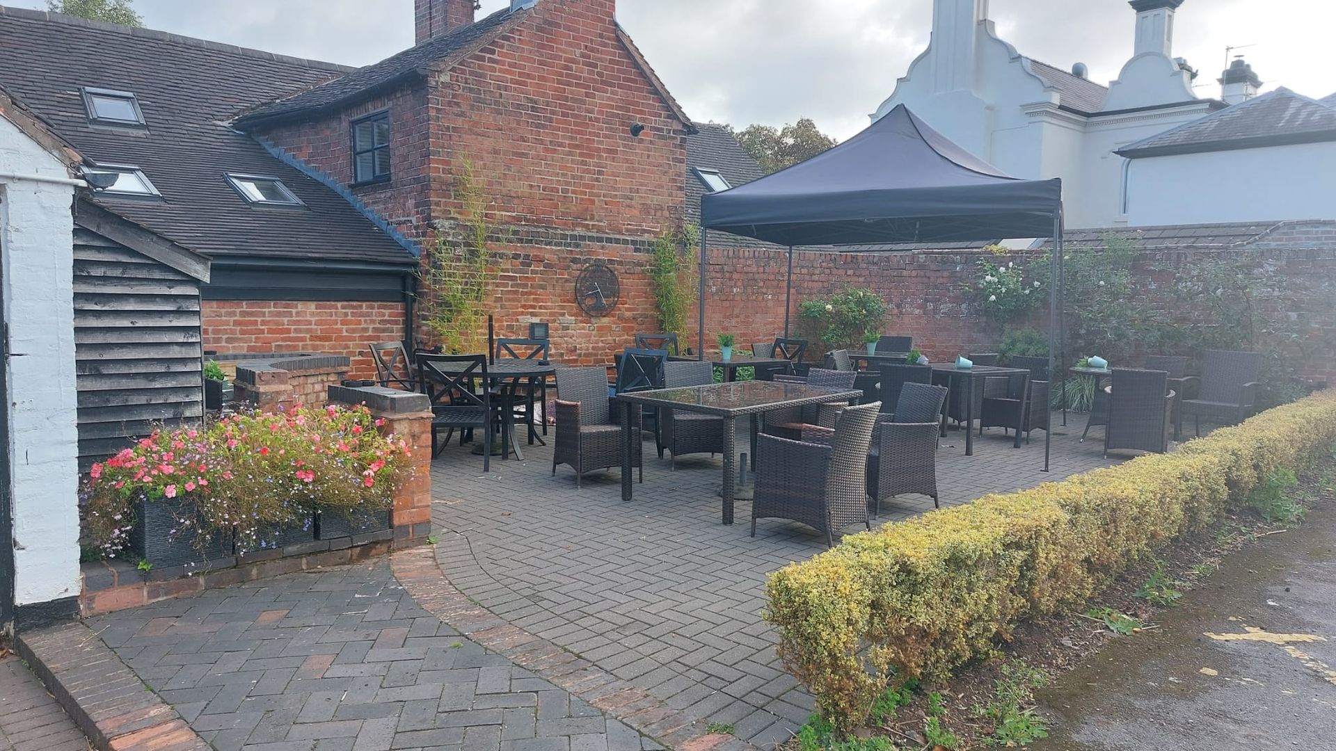 Three Horseshoes