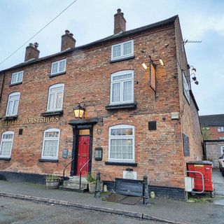 Three Horseshoes
