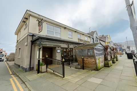 Albert Hotel