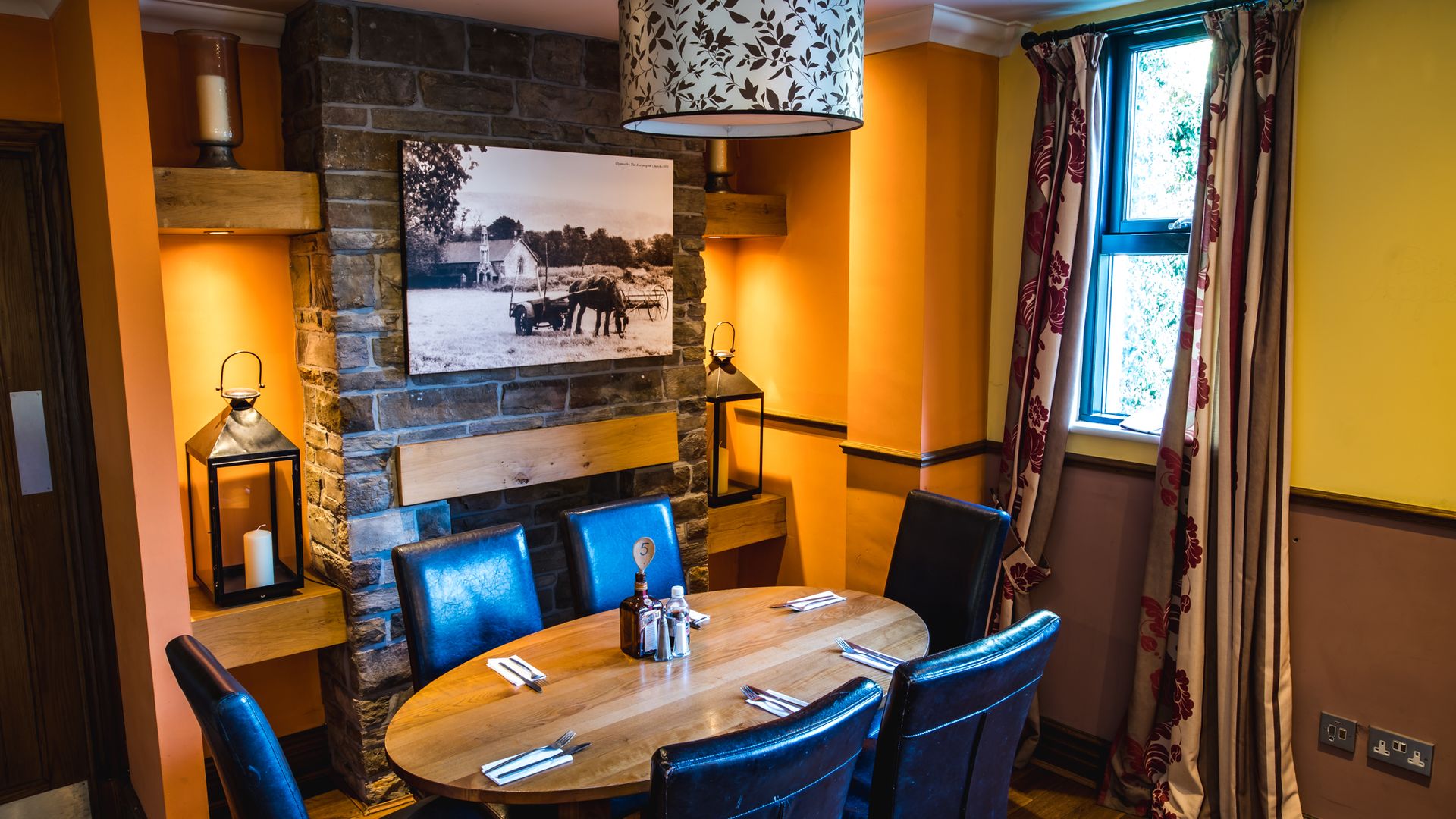 Lamb & Flag Hotel