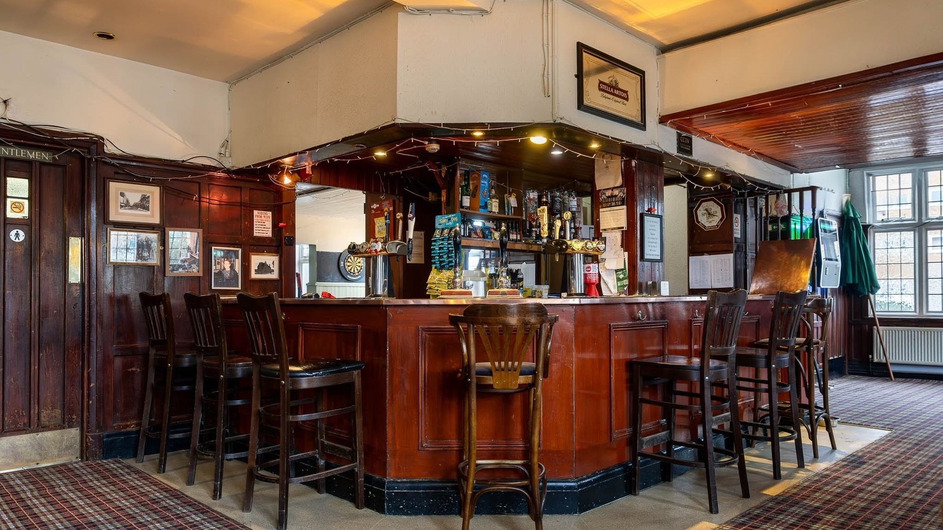 Fox & Hounds