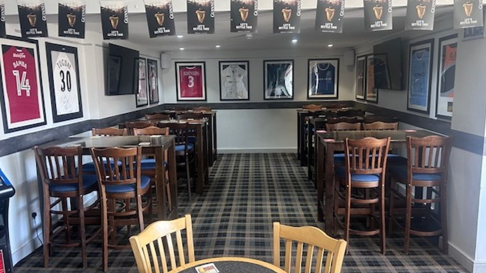 R&Rs Sports Bar & Lounge