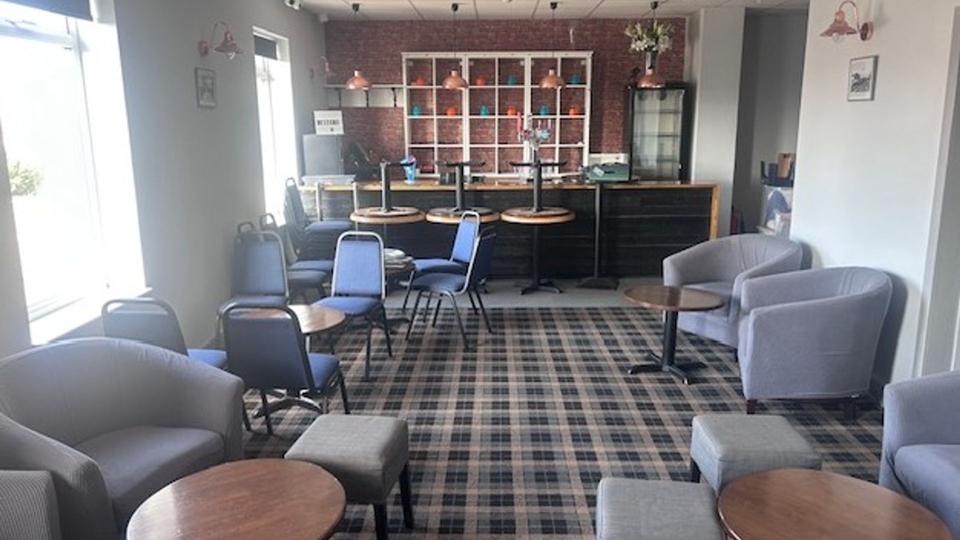 R&Rs Sports Bar & Lounge