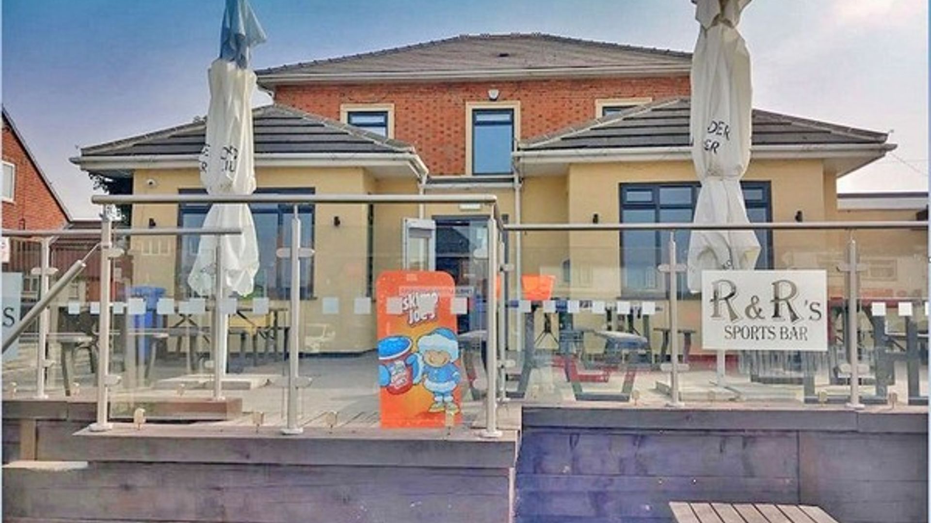 R&Rs Sports Bar & Lounge