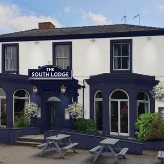 South Lodge Hotel