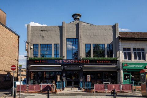 Watchmakers Bar & Grill
