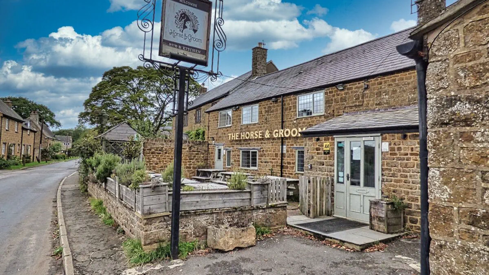 Horse & Groom