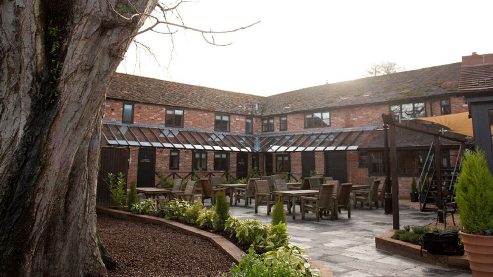 Crown & Horns, Newbury, Berkshire, RG20 7LH available for Operator