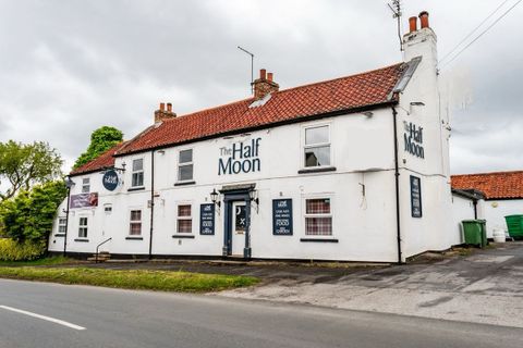 Half Moon