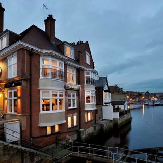 Dolphin Hotel